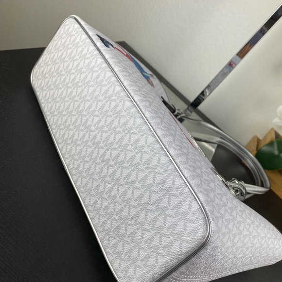 Michael Kors Jet Set Travel MD Carryall Tote Girls Graphic - Picture 5 of 9